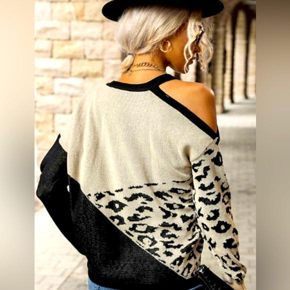 Cozy Sweater | Color block cold shoulder animal print knit sweater-khaki/black - Picture 3 of 3